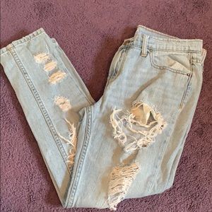 UO BDG SLIM BOYFRIEND JEANS